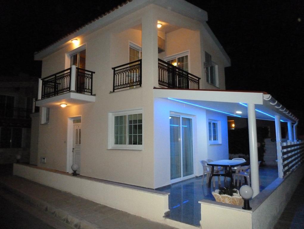 Philippou Beach Villas & Apartments Larnaca Exterior photo