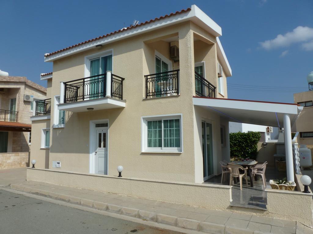 Philippou Beach Villas & Apartments Larnaca Exterior photo