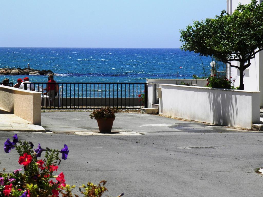 Philippou Beach Villas & Apartments Larnaca Exterior photo